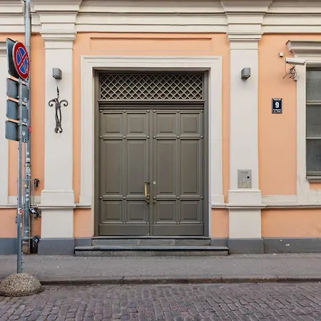 Authentic Old Heritage, 2br, Grand Ceilings