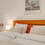 Authentic Old Heritage, 2br, Grand Ceilings