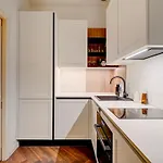 Authentic Old Heritage, 2br, Grand Ceilings 아파트 리가