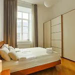 Authentic Old Heritage, 2br, Grand Ceilings