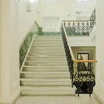 Authentic Old Heritage, 2br, Grand Ceilings * Riga