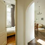 Authentic Old Heritage, 2br, Grand Ceilings