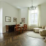 Lägenhet Authentic Old Heritage, 2br, Grand Ceilings *