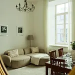 Authentic Old Heritage, 2br, Grand Ceilings