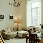 Authentic Old Heritage, 2br, Grand Ceilings Lägenhet Riga