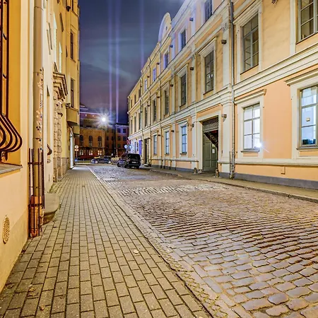 Authentic Old Heritage, 2br, Grand Ceilings Riga