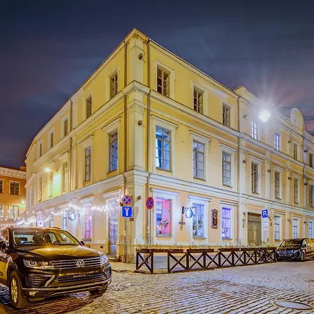Authentic Old Heritage, 2br, Grand Ceilings *