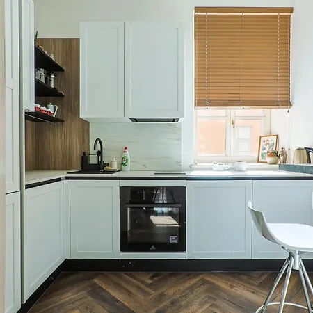Authentic Old Heritage, 2br, Grand Ceilings Apartmán *