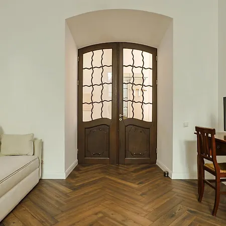 Apartmán Authentic Old Heritage, 2br, Grand Ceilings *