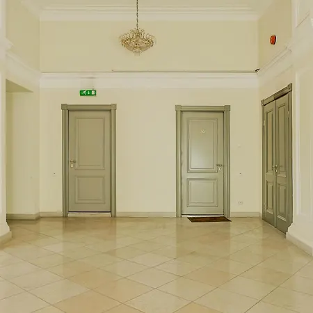 Authentic Old Heritage, 2br, Grand Ceilings 아파트