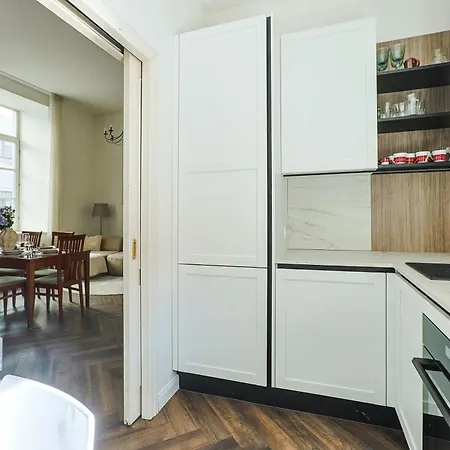 Authentic Old Heritage, 2br, Grand Ceilings