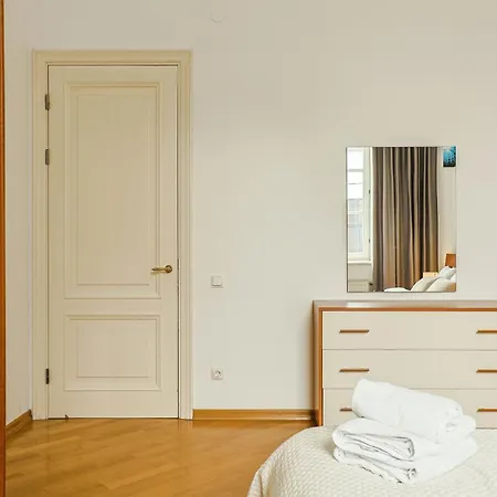 Authentic Old Heritage, 2br, Grand Ceilings Riga