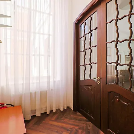 아파트 Authentic Old Heritage, 2br, Grand Ceilings
