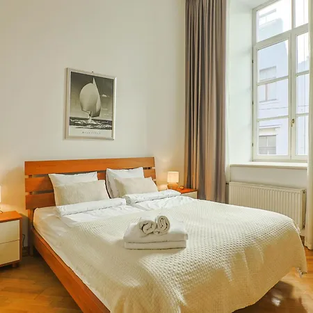 Authentic Old Heritage, 2br, Grand Ceilings Apartmán *