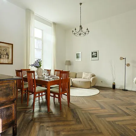 Apartmán Authentic Old Heritage, 2br, Grand Ceilings Riga
