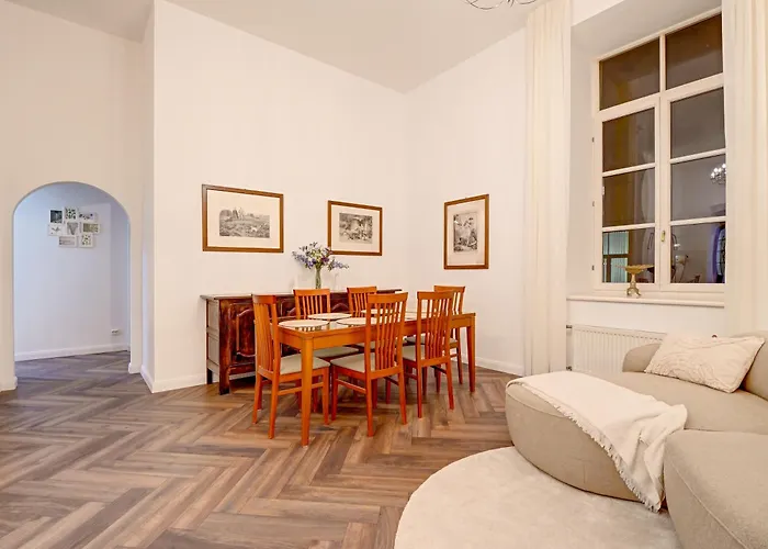 아파트 Authentic Old Heritage, 2br, Grand Ceilings *