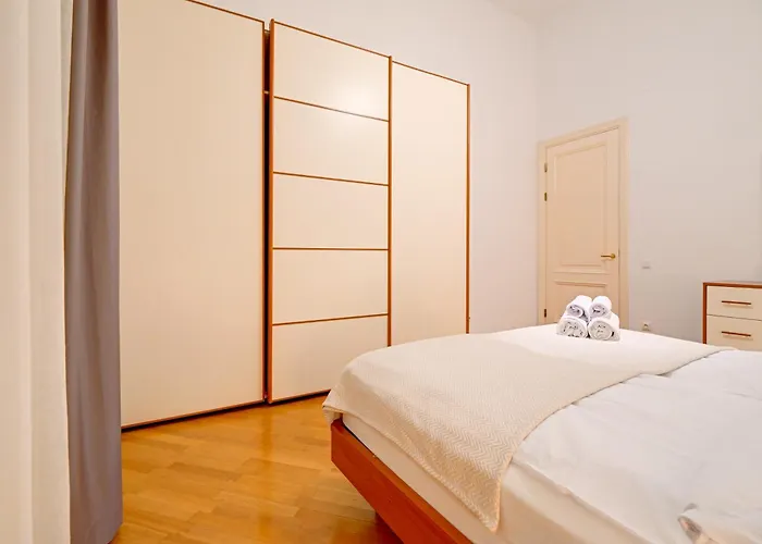 아파트 Authentic Old Heritage, 2br, Grand Ceilings *