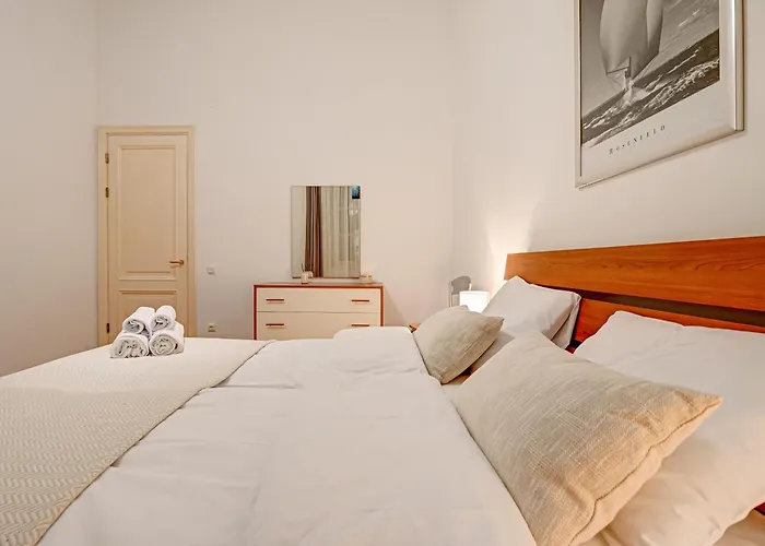 Authentic Old Heritage, 2br, Grand Ceilings Apartment *