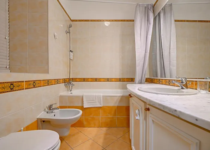 Authentic Old Heritage, 2br, Grand Ceilings Apartment Riga