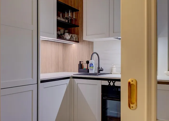 Authentic Old Heritage, 2br, Grand Ceilings 아파트 *