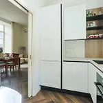 Authentic Old Heritage, 2br, Grand Ceilings