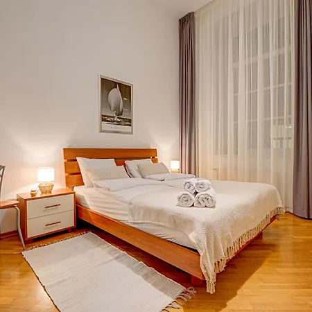 公寓 Authentic Old Heritage, 2br, Grand Ceilings 里加