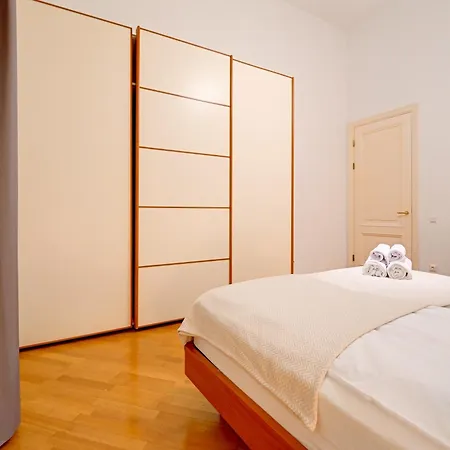 公寓 Authentic Old Heritage, 2br, Grand Ceilings *