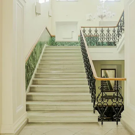 Authentic Old Heritage, 2br, Grand Ceilings * Ρίγα