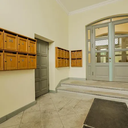 Διαμέρισμα Authentic Old Heritage, 2br, Grand Ceilings *