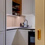 Authentic Old Heritage, 2br, Grand Ceilings Apartmán *